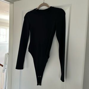 Good American black crew neck body suit size 1